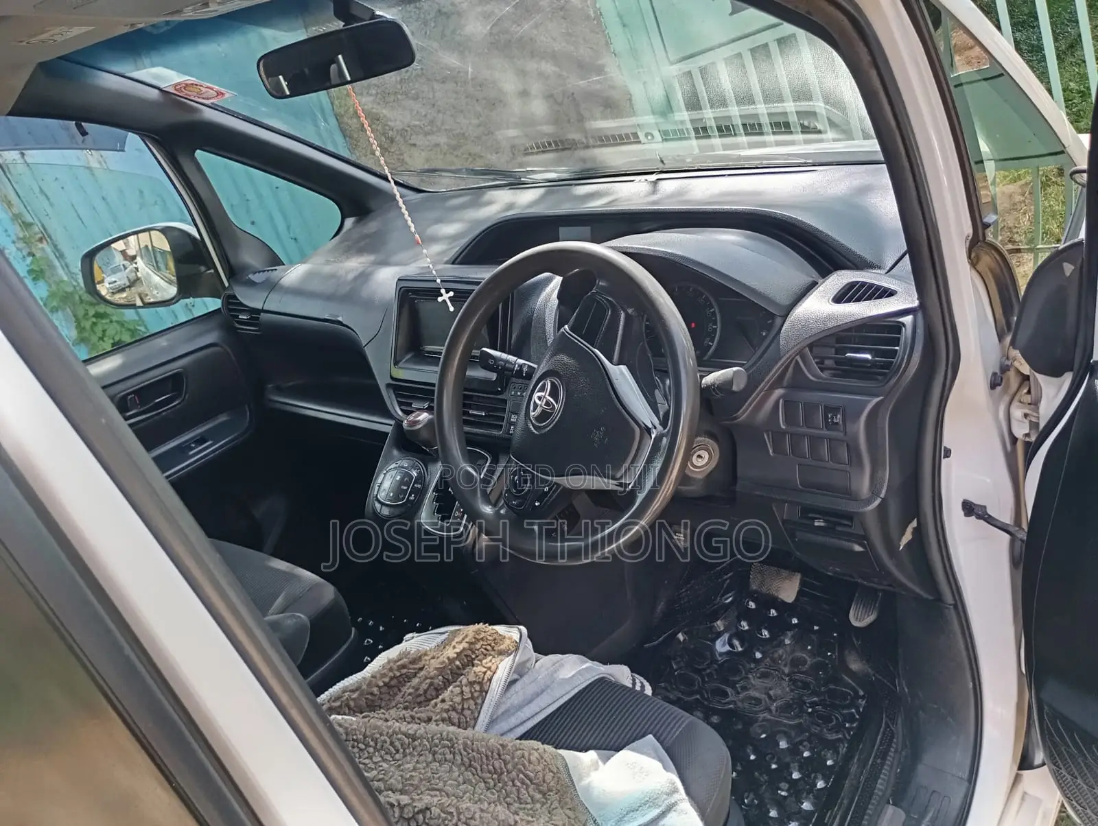 Toyota Noah 2.0 FWD (7 Seater) 2015 White