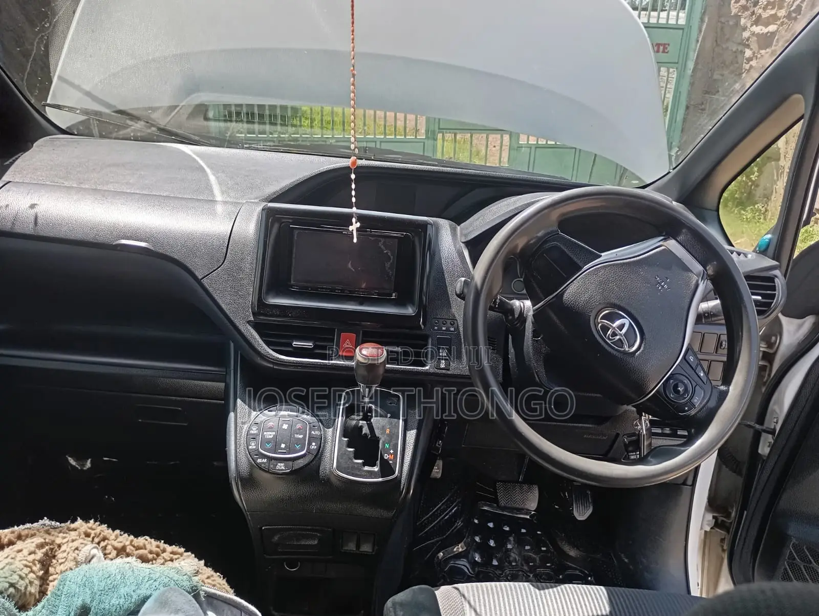 Toyota Noah 2.0 FWD (7 Seater) 2015 White