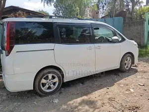 Toyota Noah 2.0 FWD (7 Seater) 2015 White