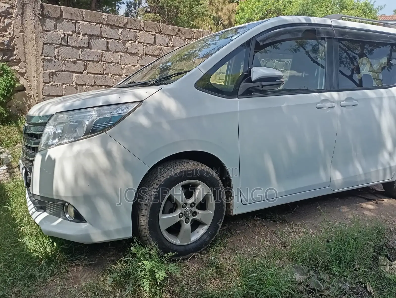 Toyota Noah 2.0 FWD (7 Seater) 2015 White
