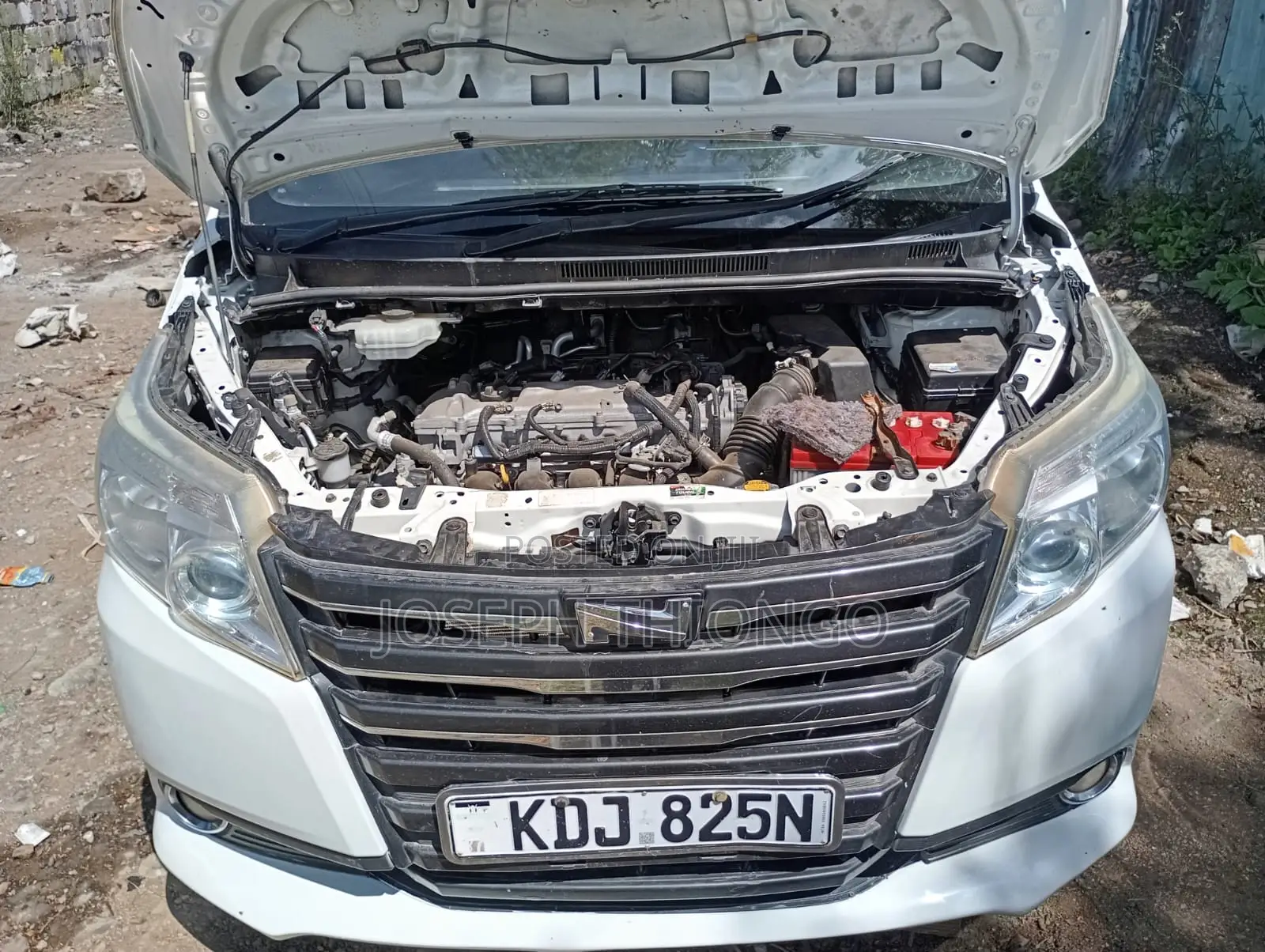 Toyota Noah 2.0 FWD (7 Seater) 2015 White