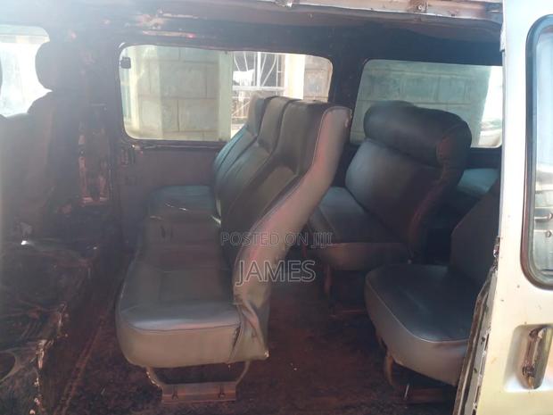 Toyota HiAce 2017 White - thumbnail 4
