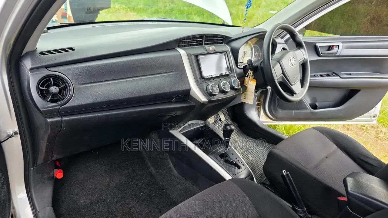 Toyota Corolla Fielder 2016 Silver