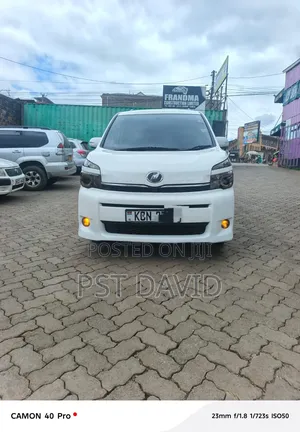 Toyota Voxy 2010 White