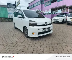 Toyota Voxy 2010 White
