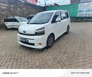 Toyota Voxy 2010 White