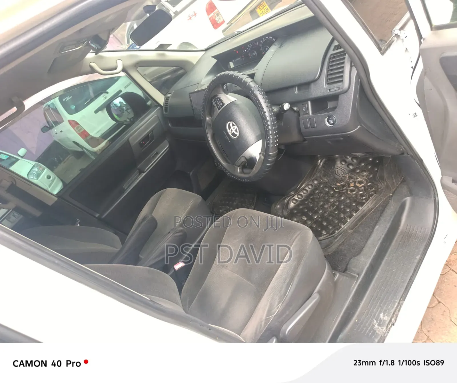 Toyota Voxy 2010 White