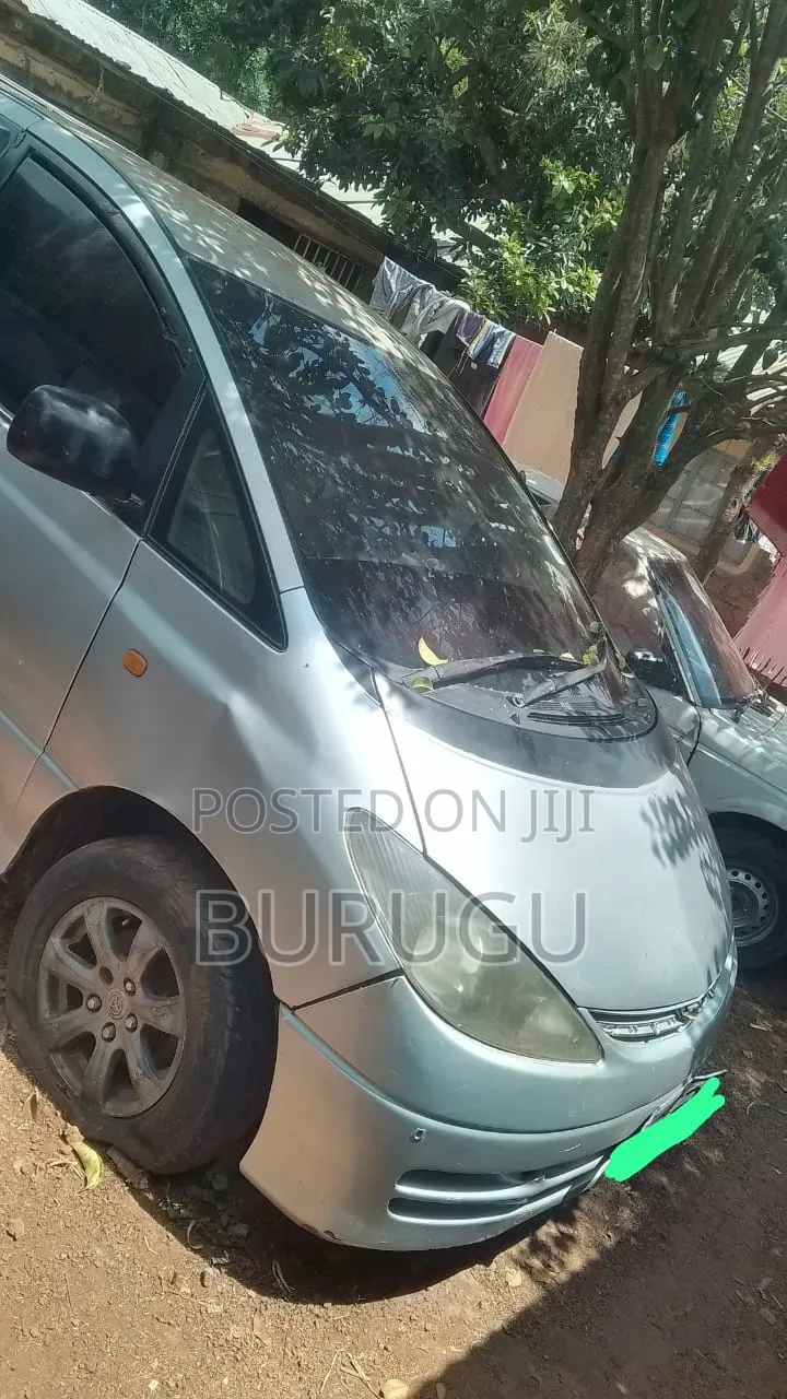 Toyota Estima 2001 Silver
