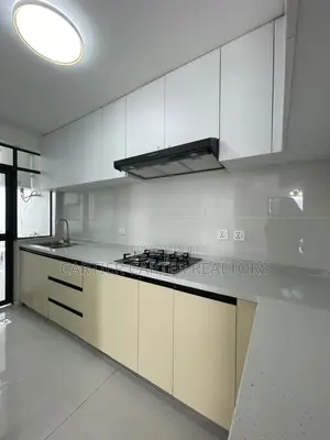 2bdrm Apartment in Gateway Mall Area for sale