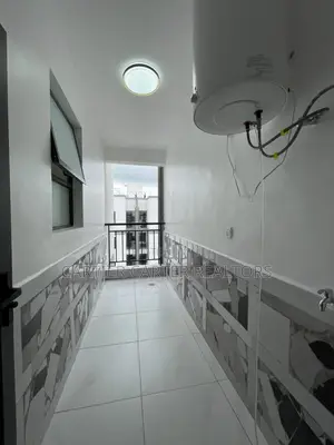 2bdrm Apartment in Gateway Mall Area for sale