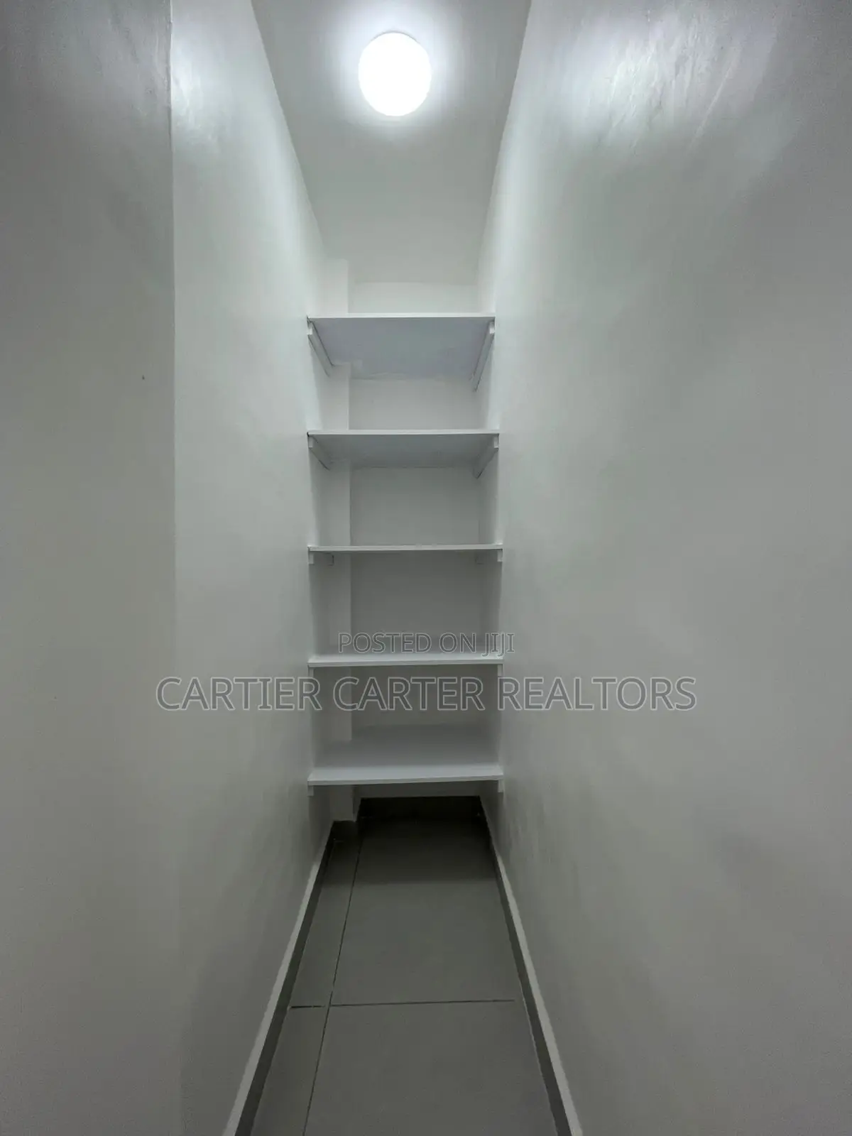 2bdrm Apartment in Gateway Mall Area for sale