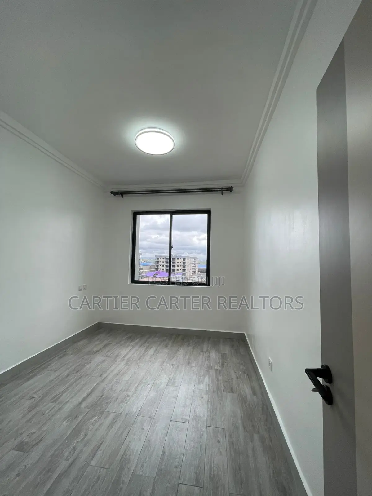 2bdrm Apartment in Gateway Mall Area for sale