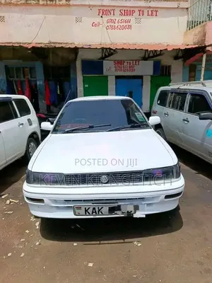 Toyota Corolla LE (1.8L 4cyl 2A) 2018 White