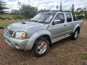 Nissan Hardbody 2004 Silver