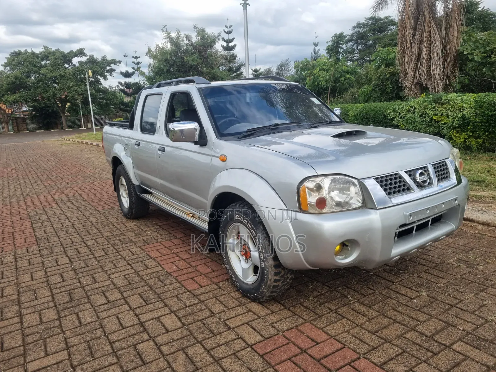 Nissan Hardbody 2004 Silver