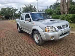 Nissan Hardbody 2004 Silver