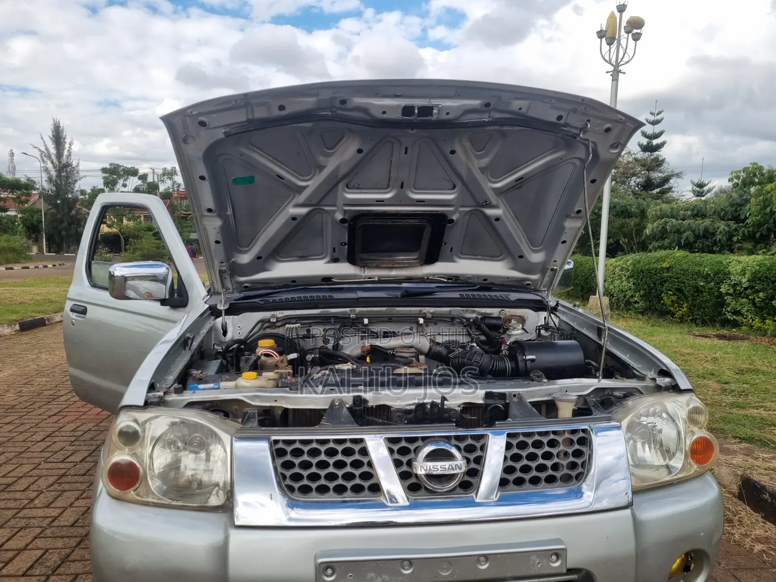 Nissan Hardbody 2004 Silver