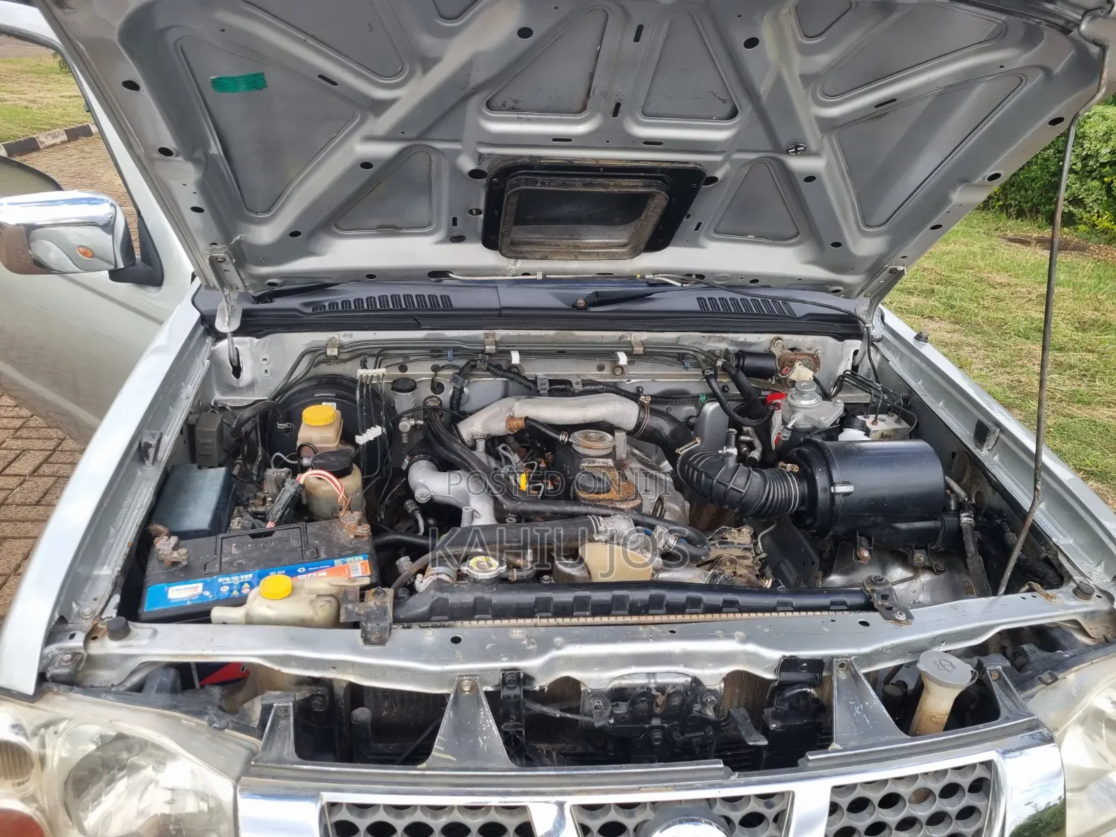 Nissan Hardbody 2004 Silver