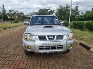 Nissan Hardbody 2004 Silver
