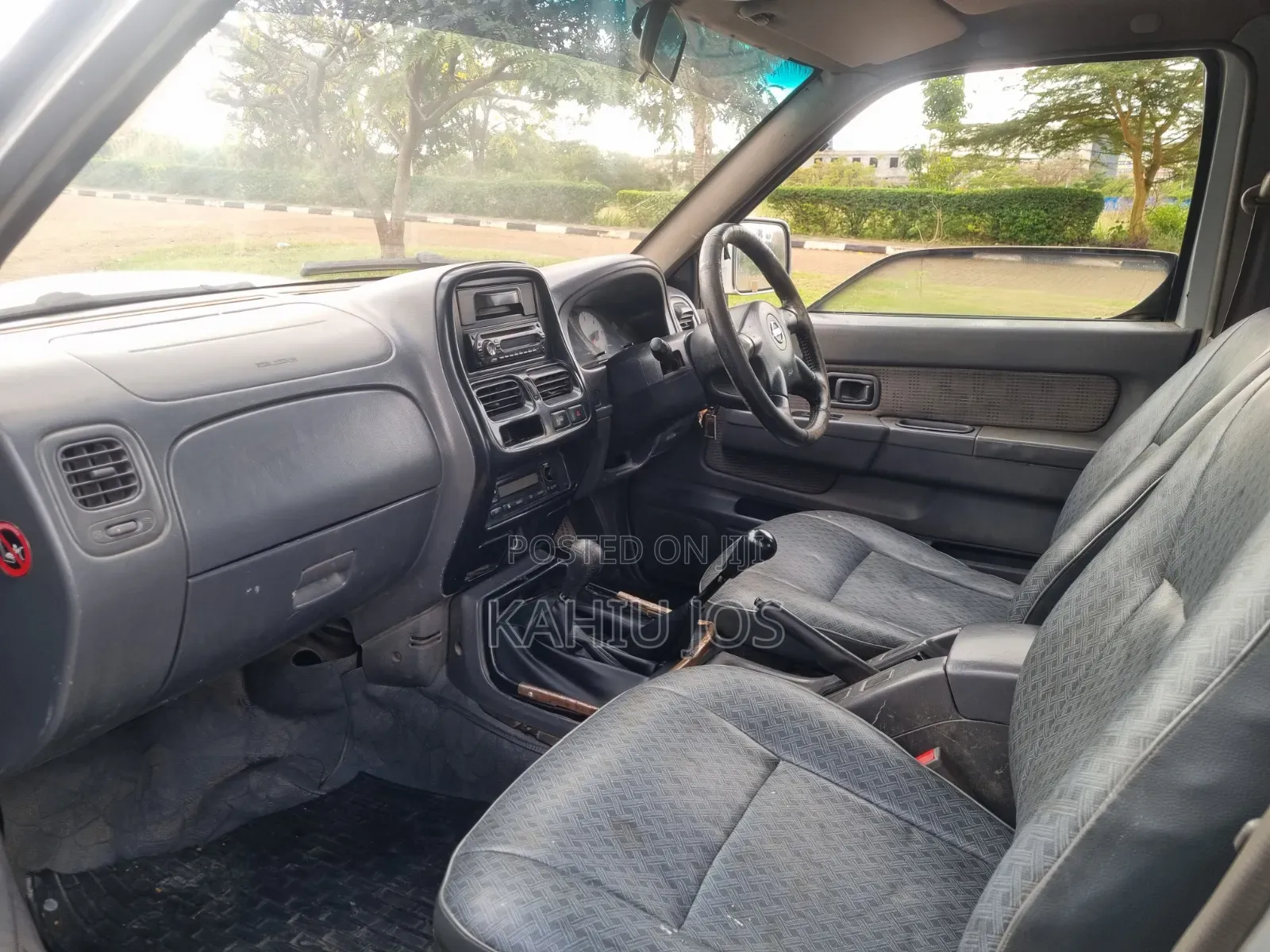Nissan Hardbody 2004 Silver