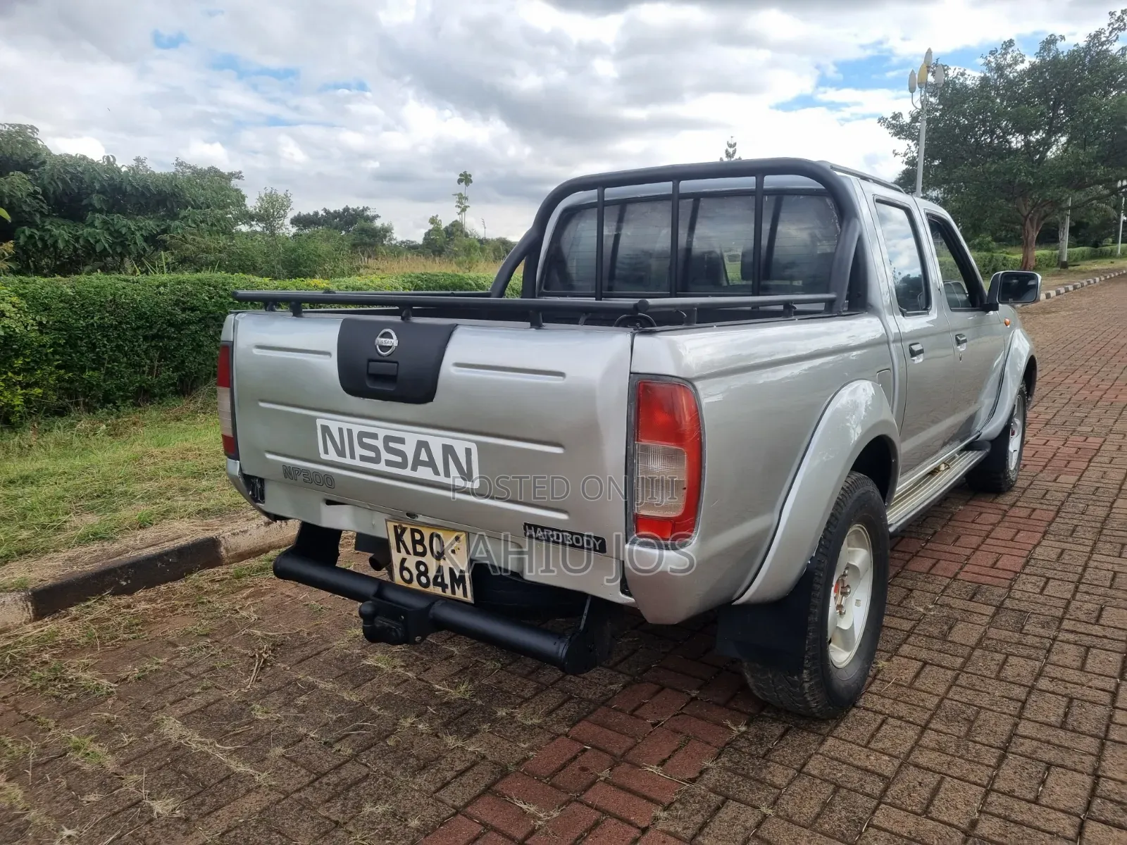 Nissan Hardbody 2004 Silver