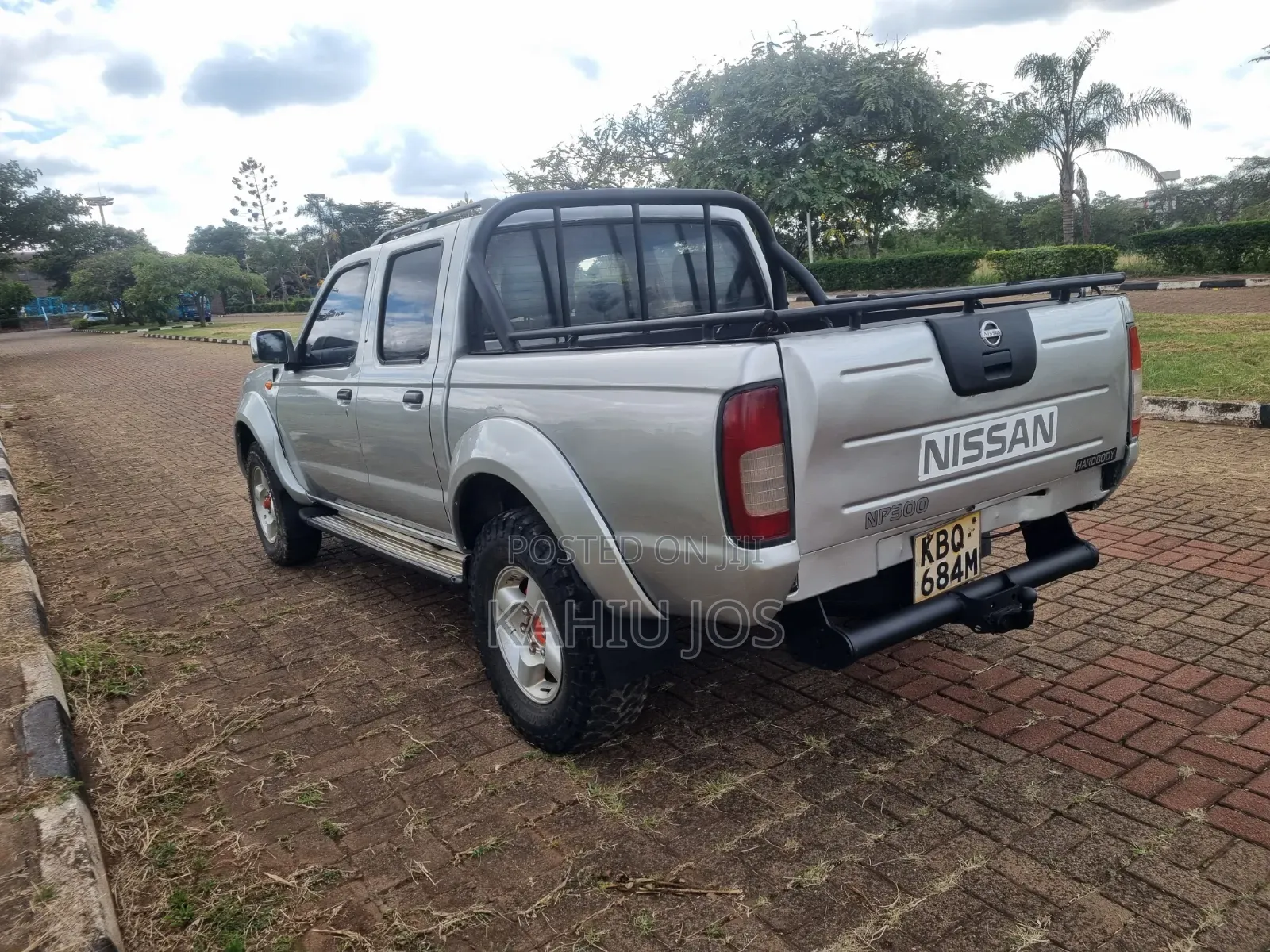 Nissan Hardbody 2004 Silver