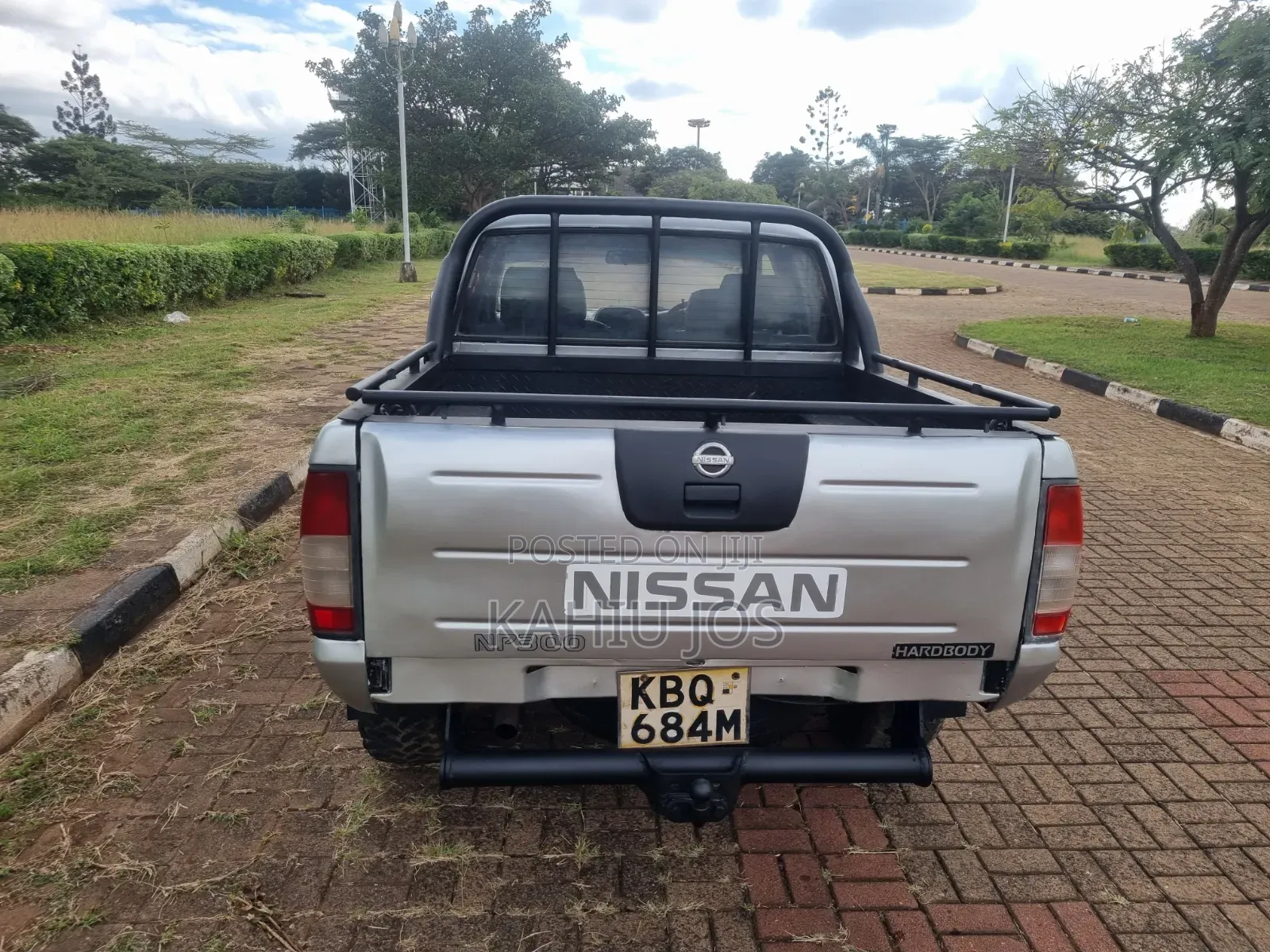 Nissan Hardbody 2004 Silver