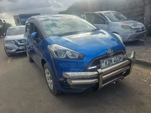 Toyota Sienta 2016 Blue