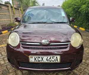 Toyota Sienta 2012 Burgundy
