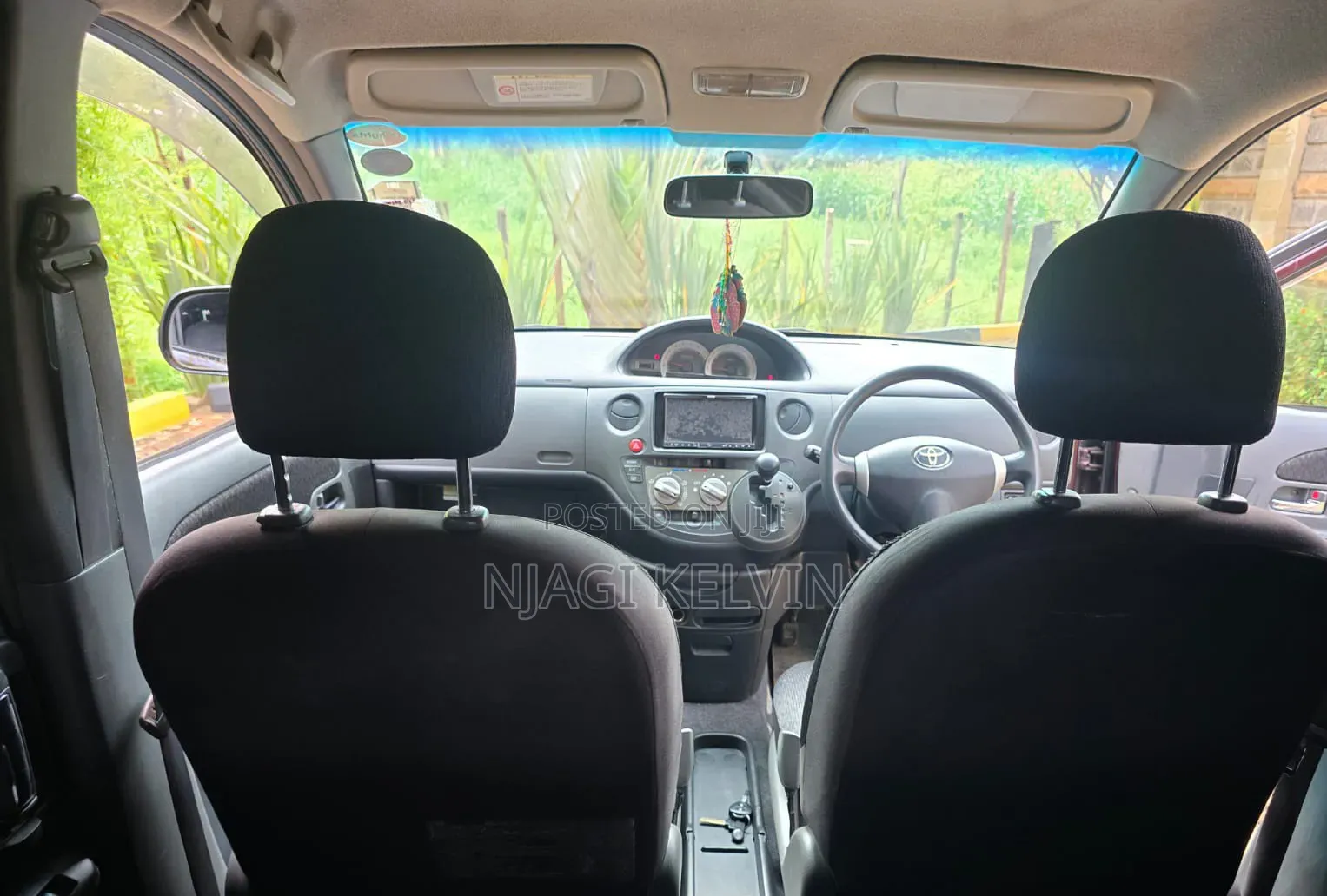 Toyota Sienta 2012 Burgundy