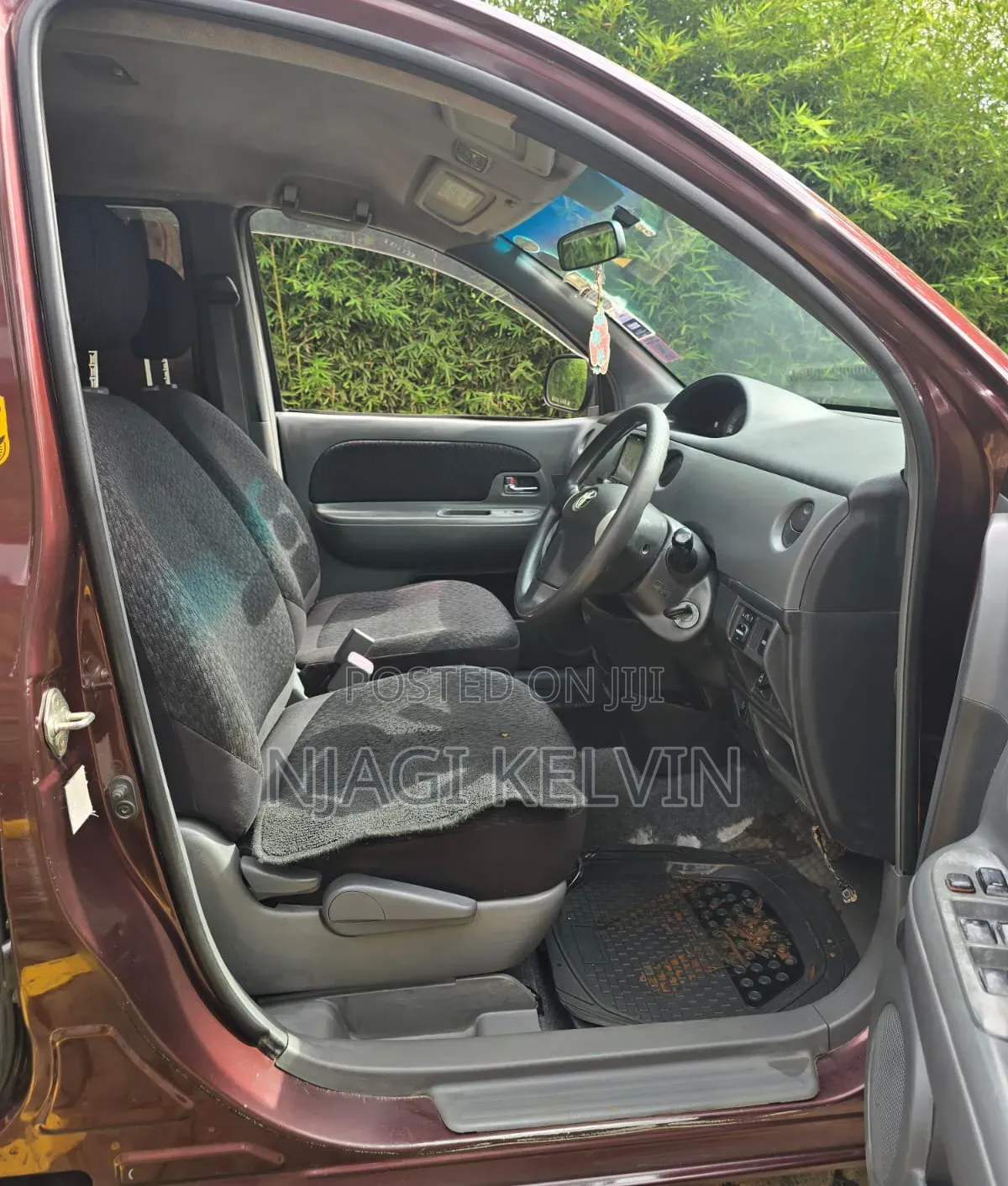 Toyota Sienta 2012 Burgundy