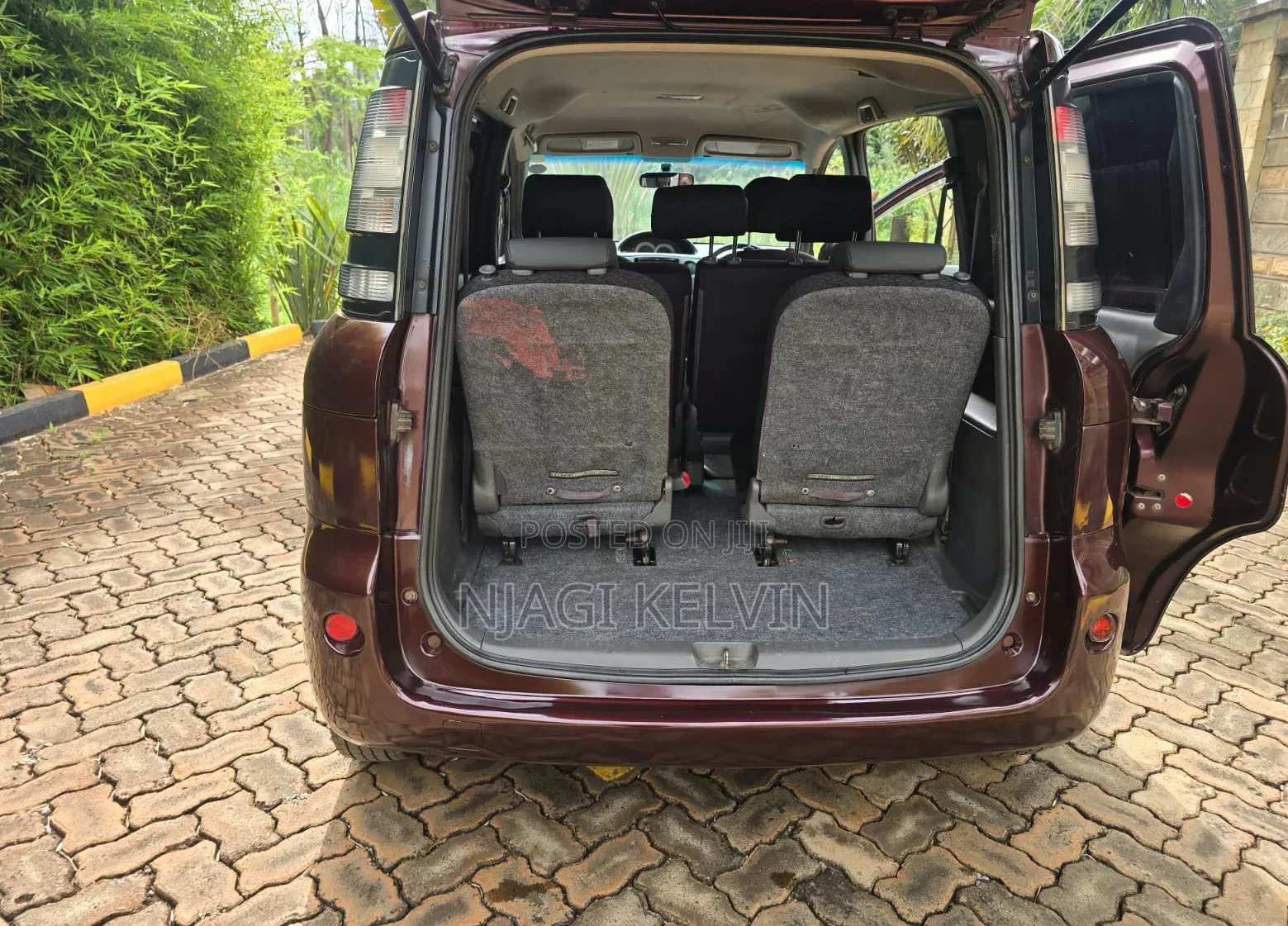 Toyota Sienta 2012 Burgundy