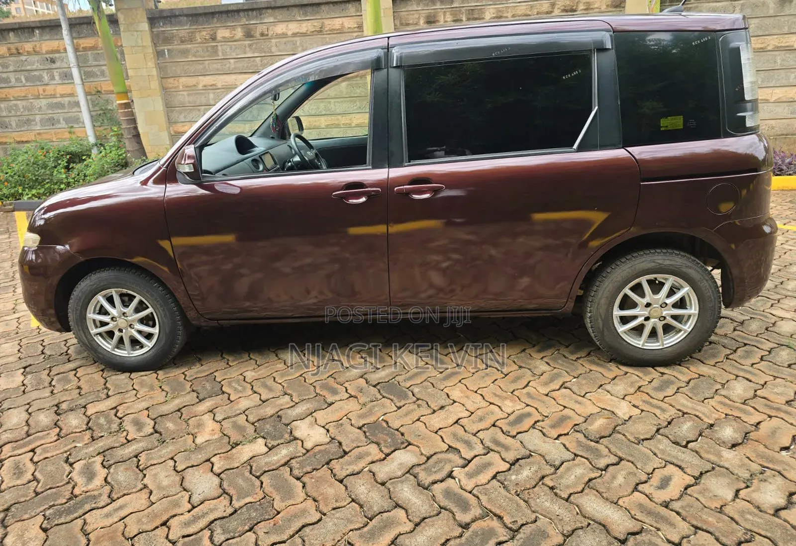 Toyota Sienta 2012 Burgundy