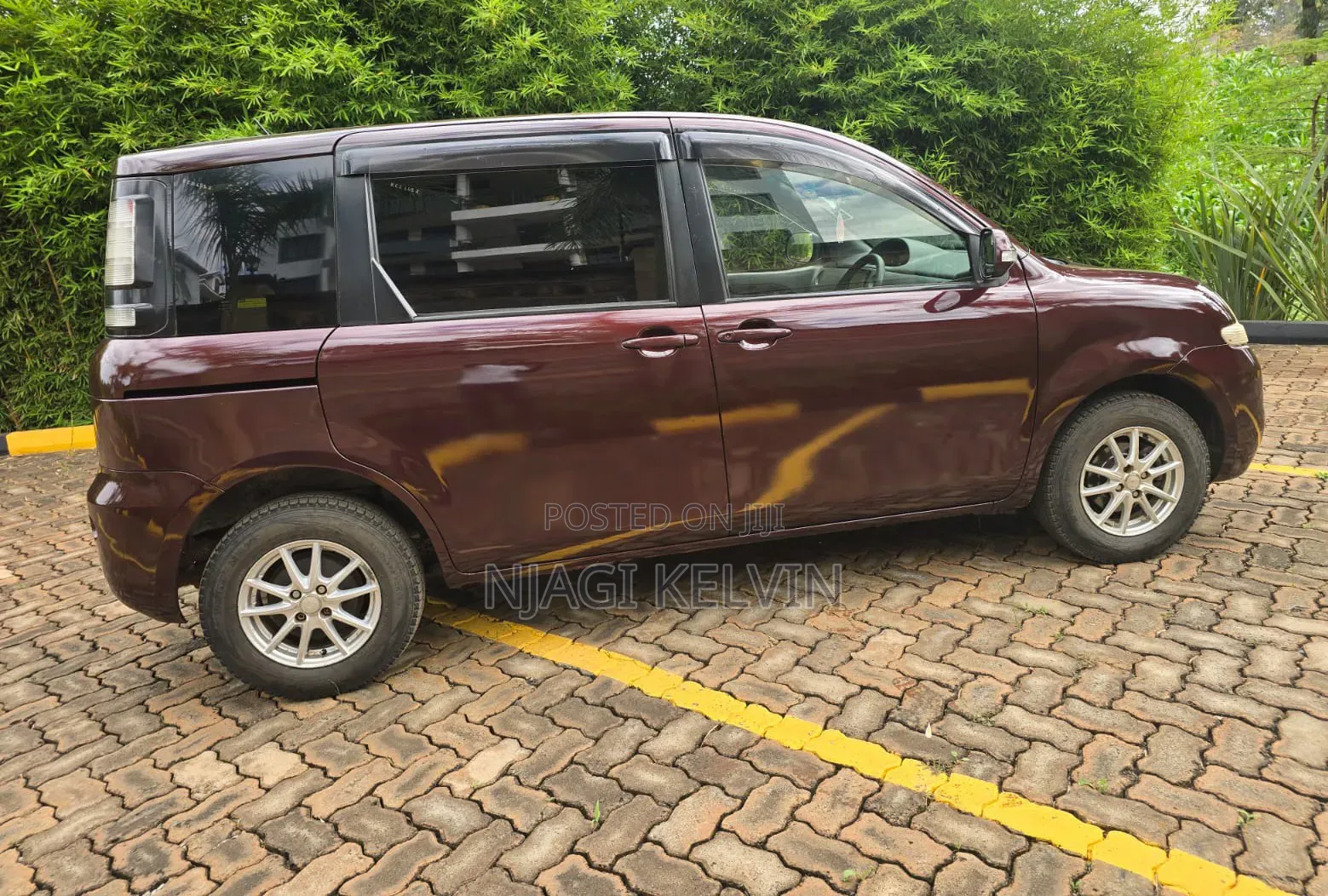 Toyota Sienta 2012 Burgundy