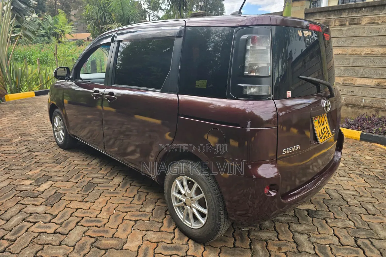 Toyota Sienta 2012 Burgundy