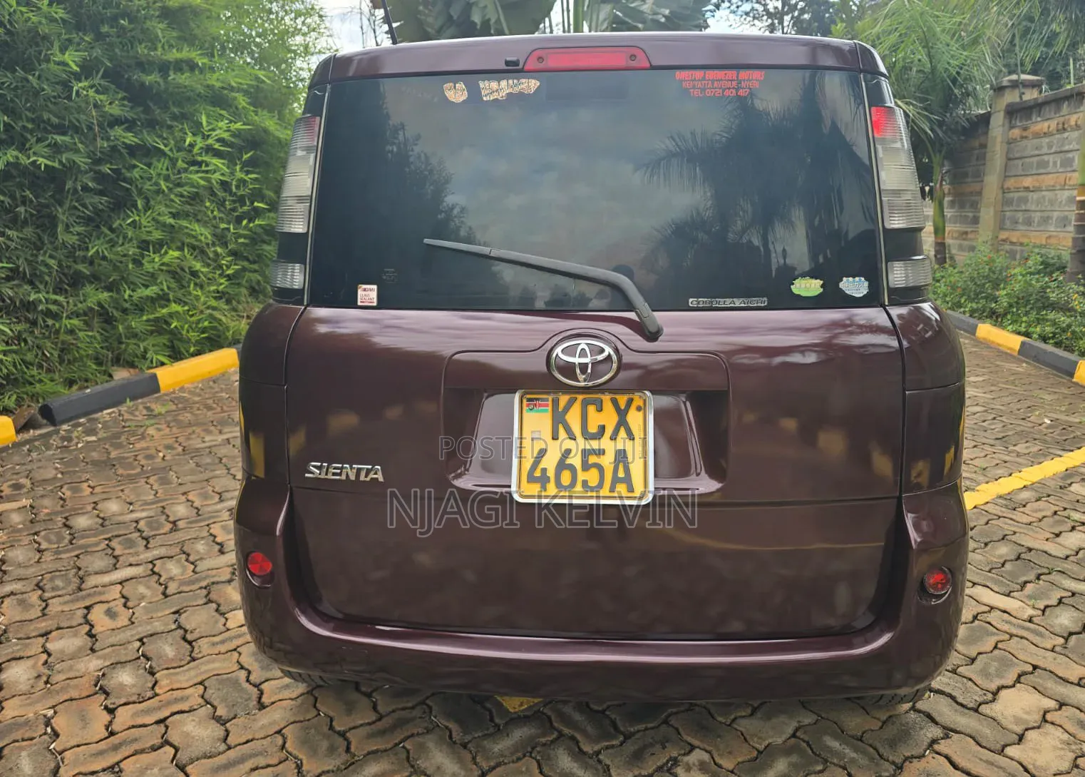 Toyota Sienta 2012 Burgundy