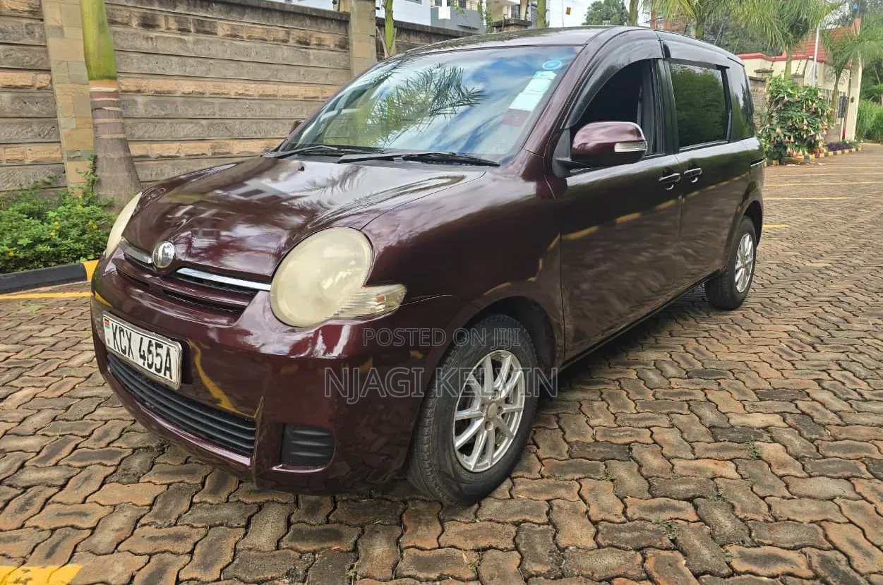 Toyota Sienta 2012 Burgundy