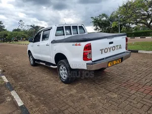 Toyota Hilux 2013 White