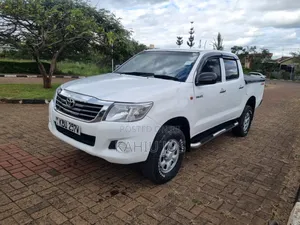 Toyota Hilux 2013 White