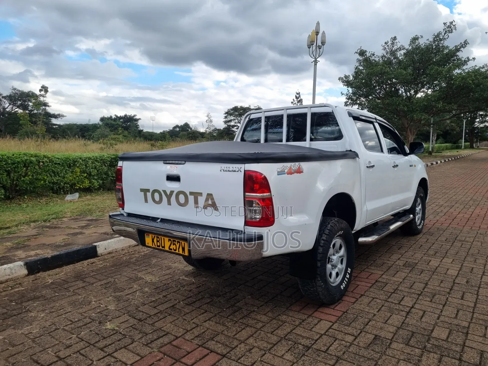Toyota Hilux 2013 White