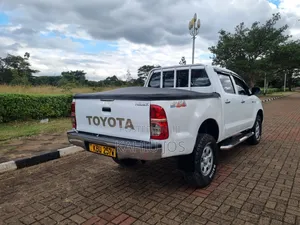 Toyota Hilux 2013 White