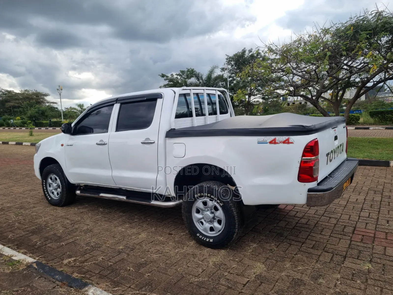 Toyota Hilux 2013 White