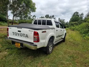 Toyota Hilux 2014 White