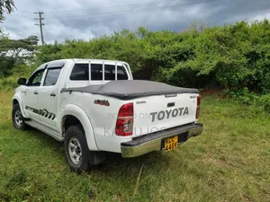 Toyota Hilux 2014 White