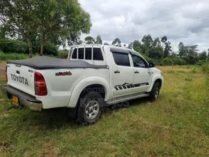 Toyota Hilux 2014 White