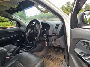 Toyota Hilux 2014 White