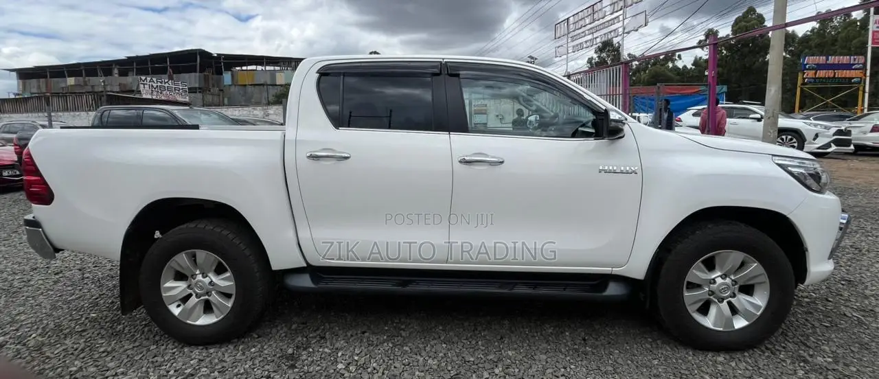 Toyota Hilux 2019 White