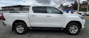 Toyota Hilux 2019 White