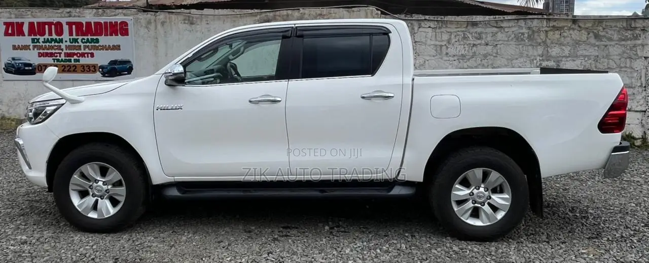 Toyota Hilux 2019 White