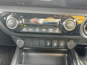 Toyota Hilux 2019 White